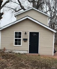 107 W Maple Street, Hartford, IL 62048