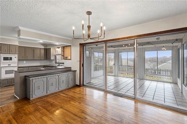 602 SW Murray Road, Lee's Summit, MO 64081