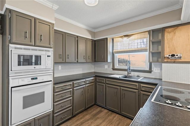 602 SW Murray Road, Lee's Summit, MO 64081