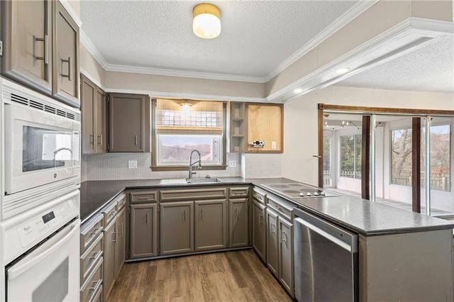 602 SW Murray Road, Lee's Summit, MO 64081