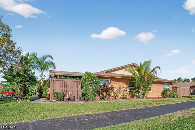 17313 Birchwood LN, Fort Myers, FL 33908