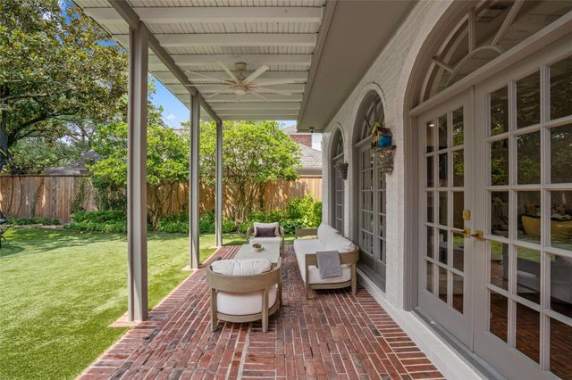 5527 Briar Drive, Houston, TX 77056