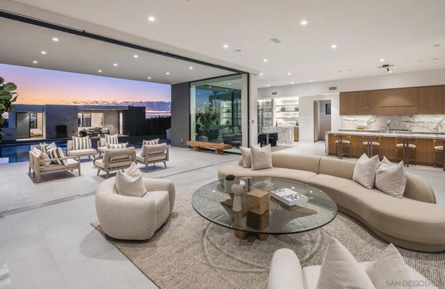 521 S Rios Ave, Solana Beach, CA 92075