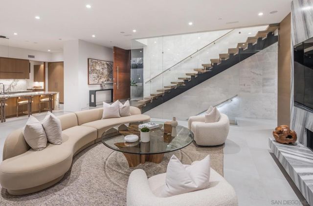 521 S Rios Ave, Solana Beach, CA 92075