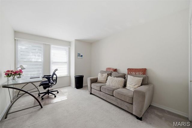 911 Morehouse Lane, University City, MO 63130