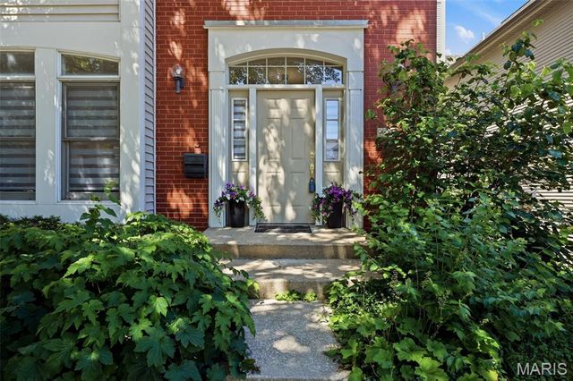 911 Morehouse Lane, University City, MO 63130