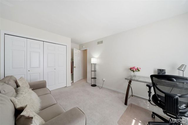 911 Morehouse Lane, University City, MO 63130