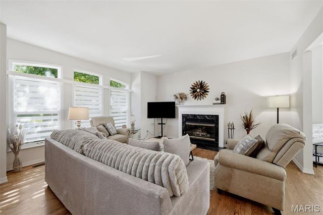911 Morehouse Lane, University City, MO 63130