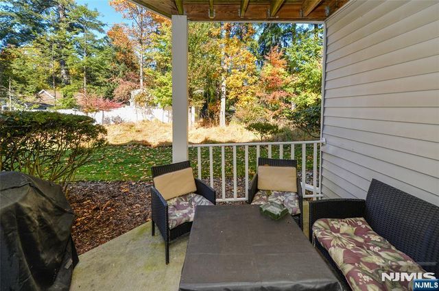 858 Juniper Way, Mahwah, NJ 07430
