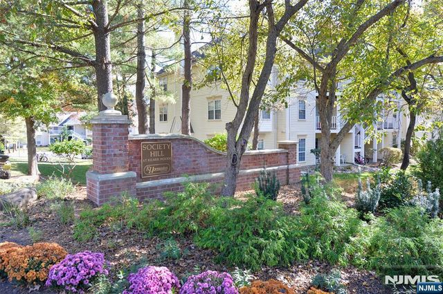 858 Juniper Way, Mahwah, NJ 07430