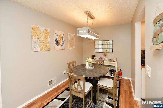 858 Juniper Way, Mahwah, NJ 07430