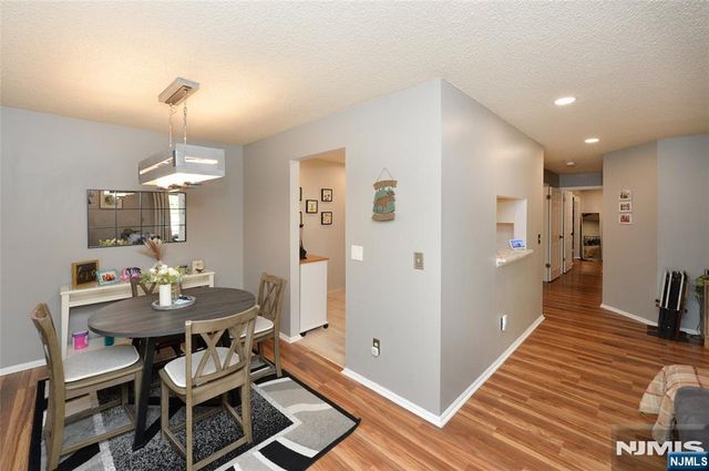 858 Juniper Way, Mahwah, NJ 07430