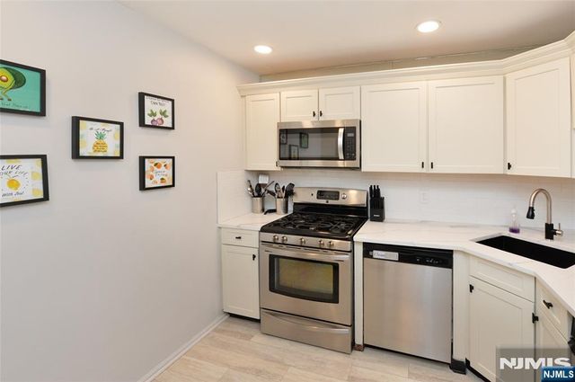 858 Juniper Way, Mahwah, NJ 07430
