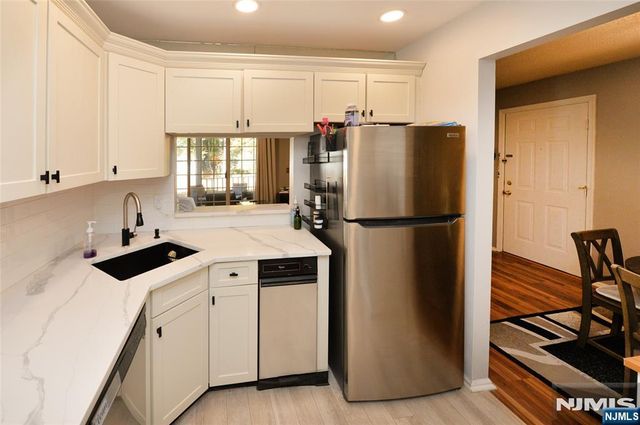 858 Juniper Way, Mahwah, NJ 07430