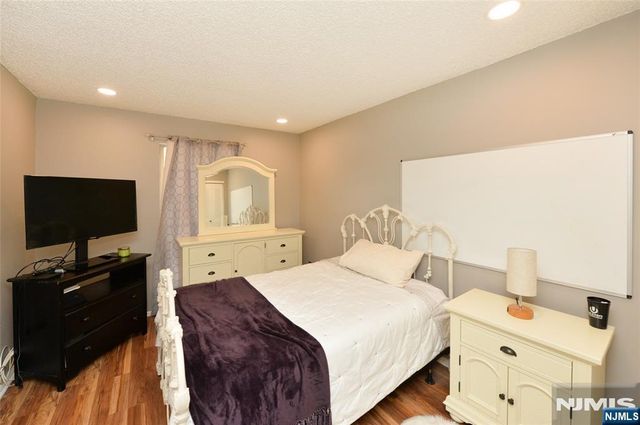 858 Juniper Way, Mahwah, NJ 07430