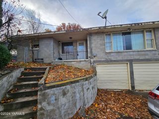 E 205 Grandview Ave, Sunnyside, WA 98944