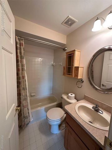 52210 S Gabriella Lane 39, Macomb Township, MI 48042