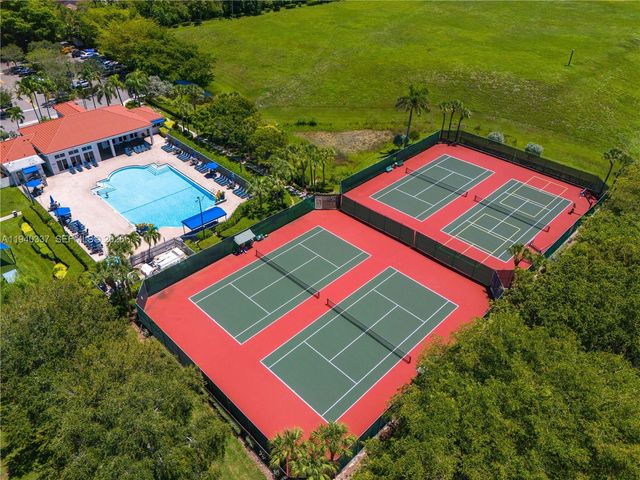 1450 Weeping Willow Way, Hollywood, FL 33019