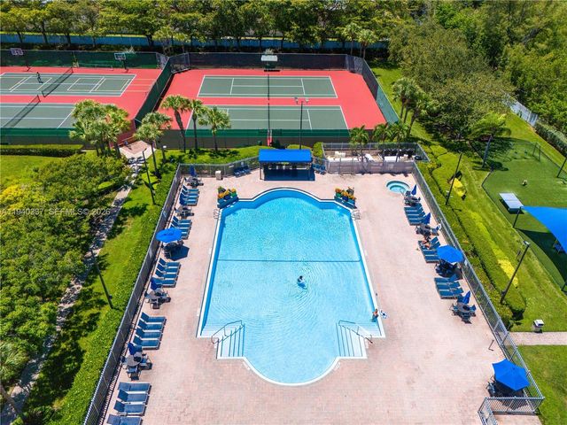 1450 Weeping Willow Way, Hollywood, FL 33019