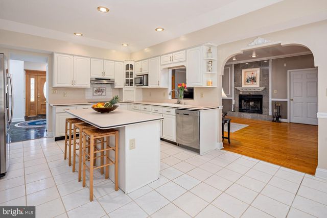 6 CHAMARAL CT, Cockeysville, MD 21030