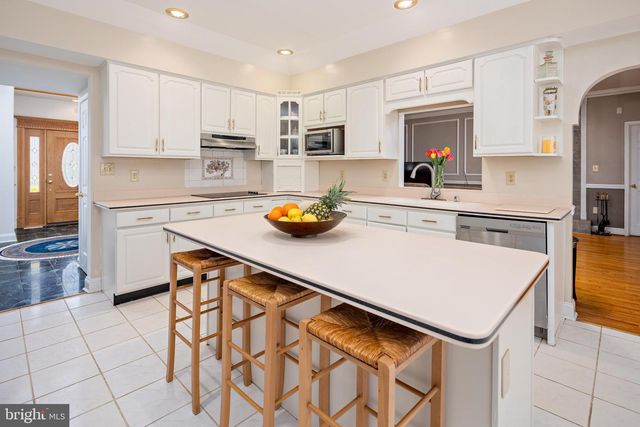 6 CHAMARAL CT, Cockeysville, MD 21030