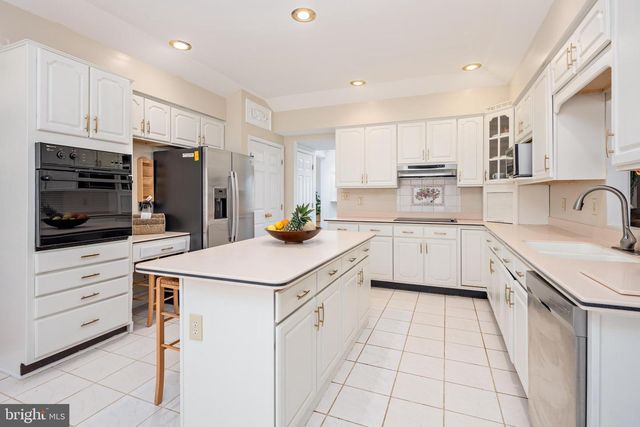 6 CHAMARAL CT, Cockeysville, MD 21030