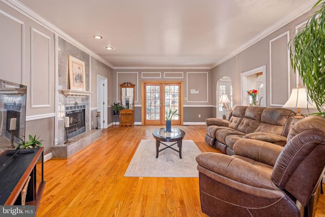 6 CHAMARAL CT, Cockeysville, MD 21030