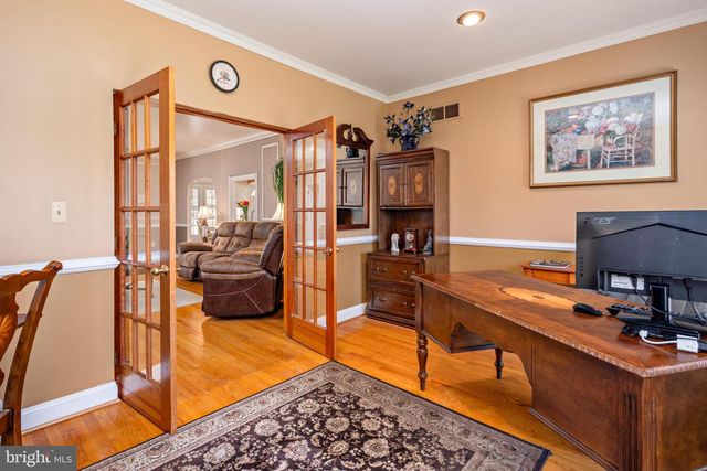 6 CHAMARAL CT, Cockeysville, MD 21030