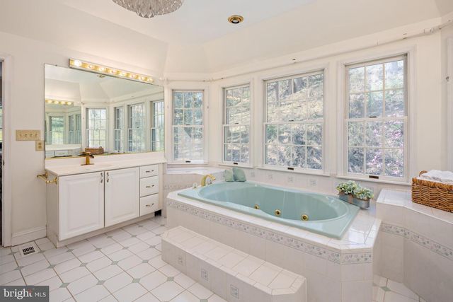 6 CHAMARAL CT, Cockeysville, MD 21030