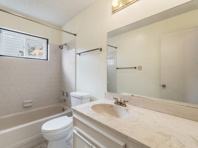 1517 Oakcrest Street, Wharton, TX 77488