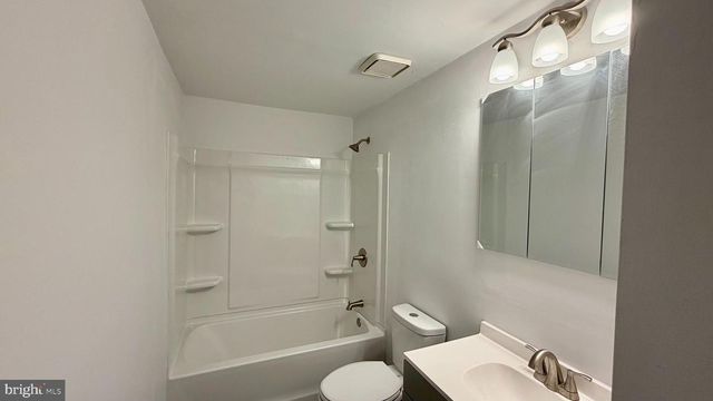25 DORCHESTER CIR, Marlton, NJ 08053