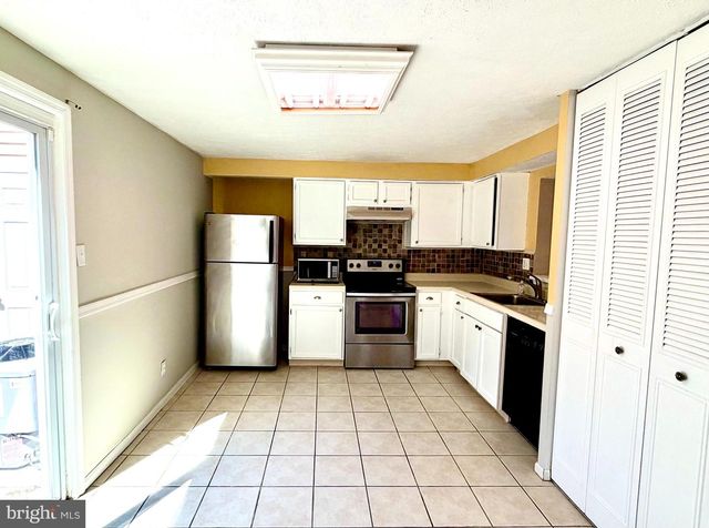25 DORCHESTER CIR, Marlton, NJ 08053