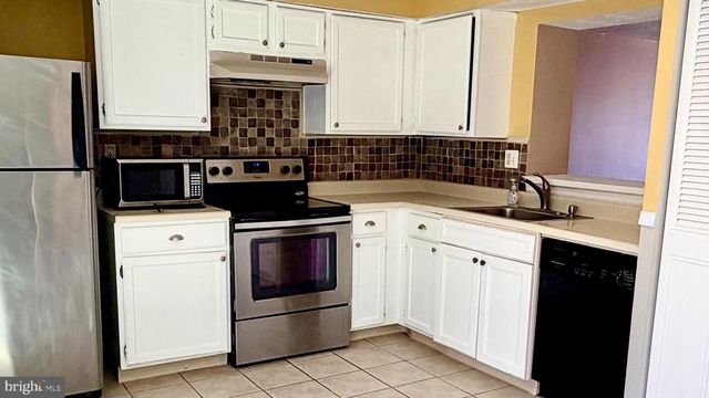 25 DORCHESTER CIR, Marlton, NJ 08053