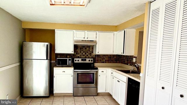 25 DORCHESTER CIR, Marlton, NJ 08053