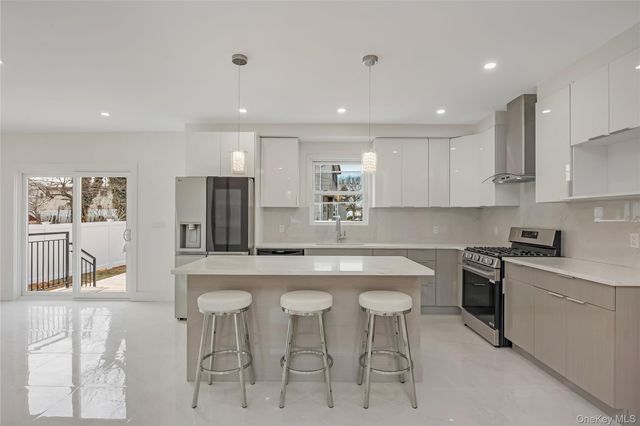 1078 Woodfield Road, Rockville Centre, NY 11570