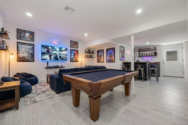 1078 Woodfield Road, Rockville Centre, NY 11570