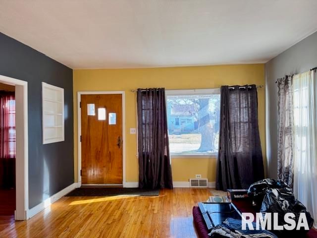 2918 PERSHING Boulevard, Clinton, IA 52732