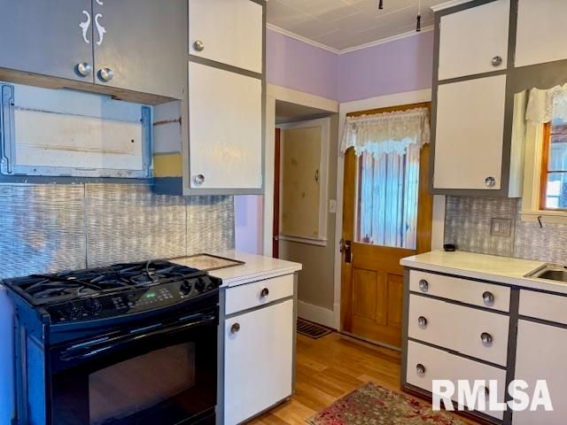 2918 PERSHING Boulevard, Clinton, IA 52732