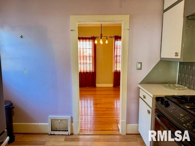 2918 PERSHING Boulevard, Clinton, IA 52732