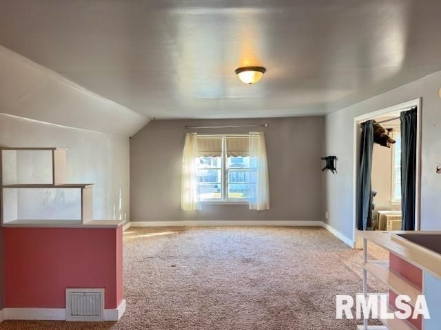 2918 PERSHING Boulevard, Clinton, IA 52732