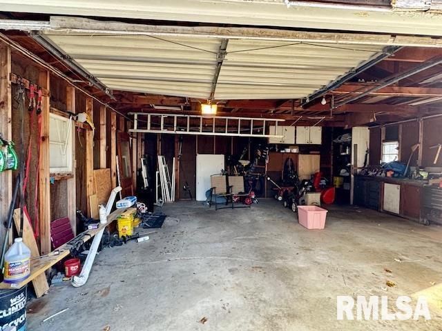 2918 PERSHING Boulevard, Clinton, IA 52732