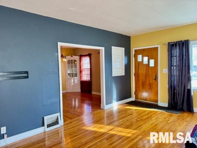 2918 PERSHING Boulevard, Clinton, IA 52732