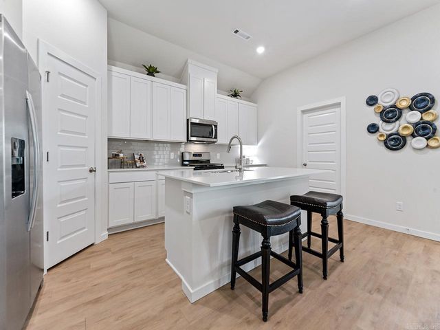 54 Wolfsbridge Loop, Cabot, AR 72023