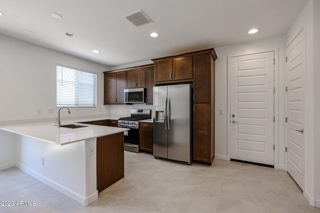 2071 W SIERRA SUNSET Trail, Phoenix, AZ 85085