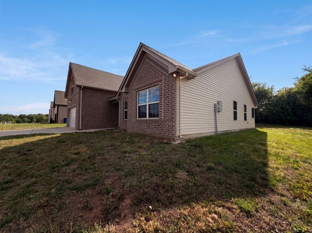 447 Golf Club Ln, Springfield, TN 37172