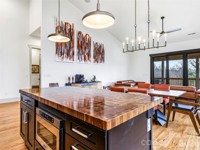 80 Caledonia Road, Asheville, NC 28803