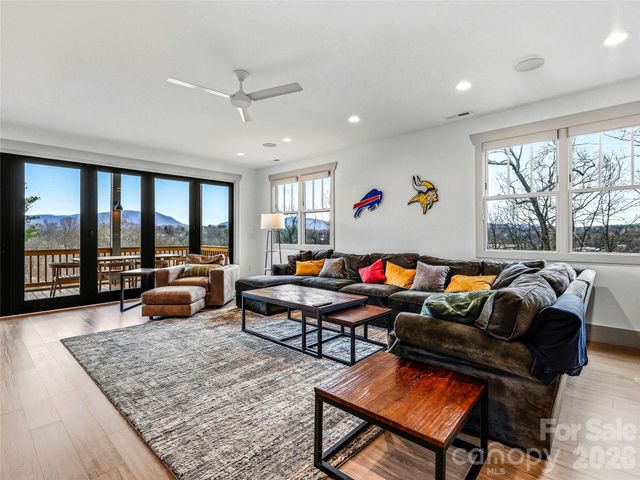 80 Caledonia Road, Asheville, NC 28803