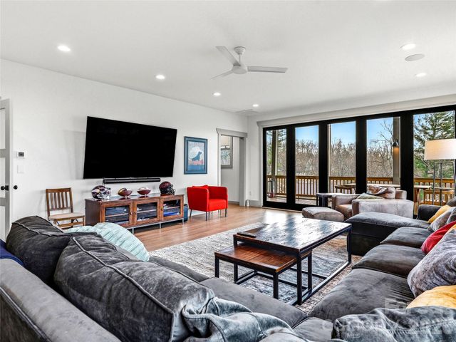 80 Caledonia Road, Asheville, NC 28803