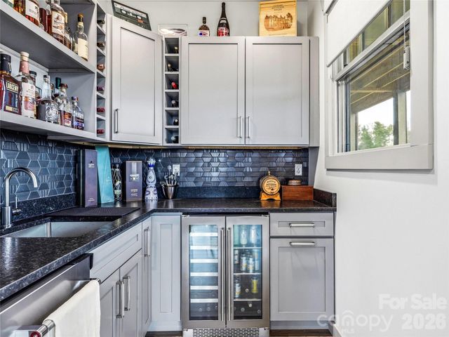 80 Caledonia Road, Asheville, NC 28803