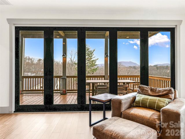 80 Caledonia Road, Asheville, NC 28803